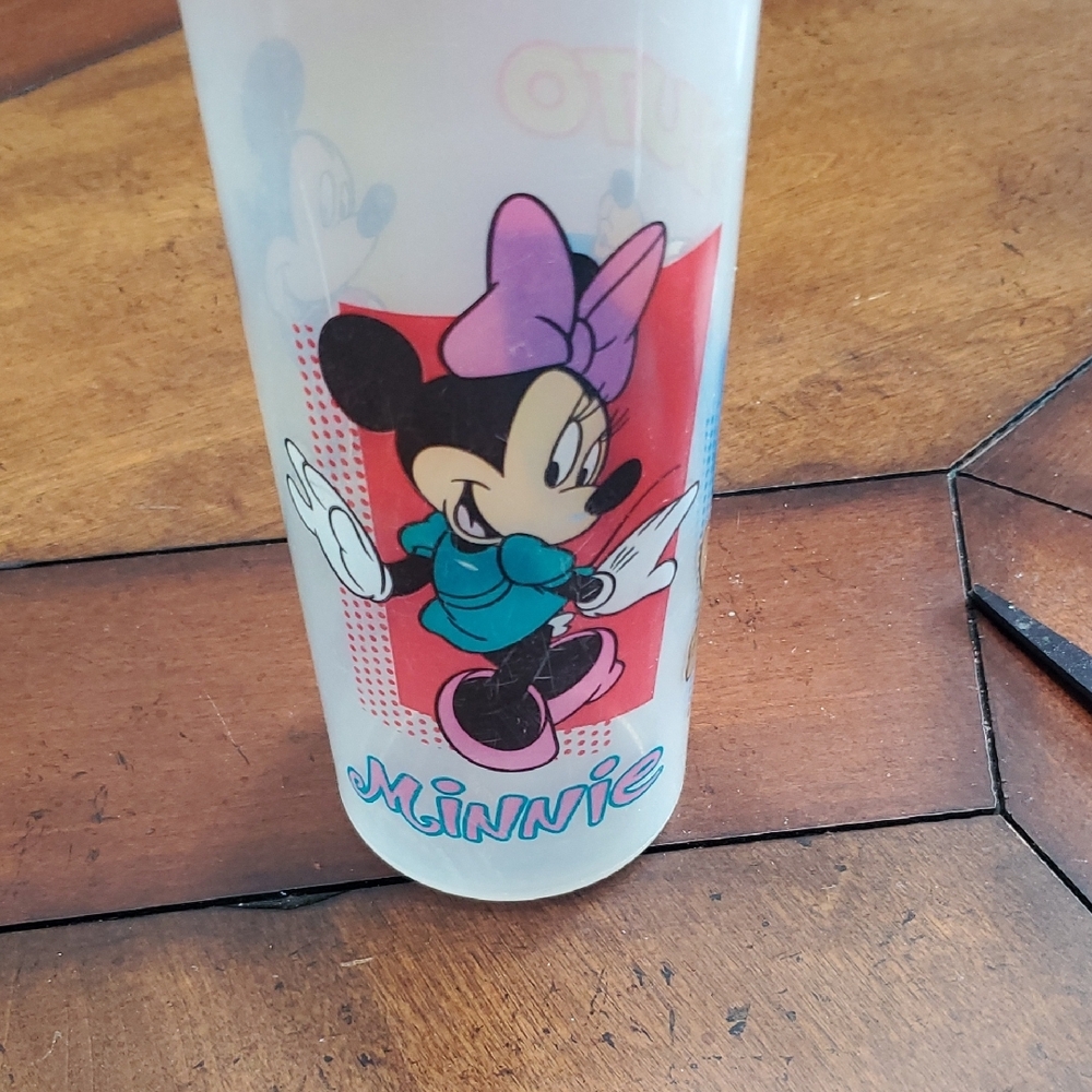 Tupperware Disney Mickey Mouse Red Snack Container - Picture 4 of 6
